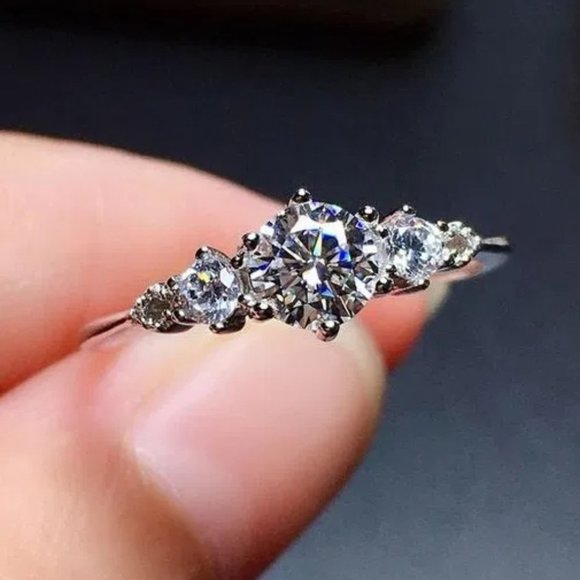 💎Engagement Anillos Pure Round CZ Silver Plated Wedding Beautiful RingUNVN12063 - Picture 8 of 8